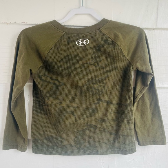 Under Armour Outfit - Picture 4 of 6